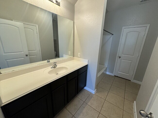 Building Photo - 3-bed 2-bath 2-car garage in Magnolia Spri...