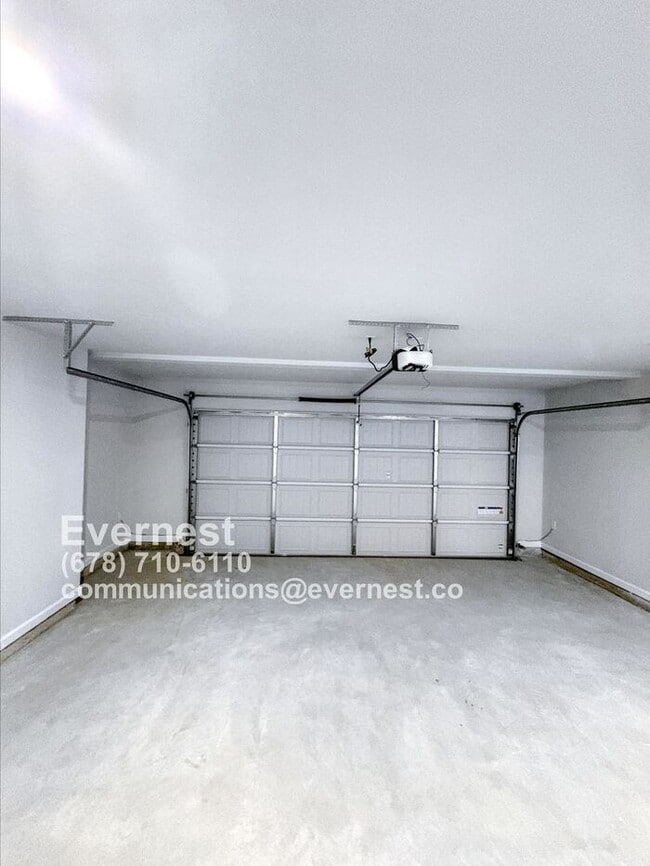 Building Photo - 75 Heyman Dr