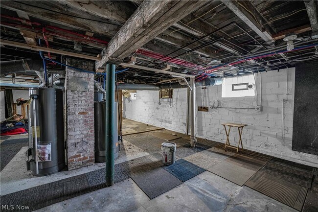 Building Photo - 1355 West Blvd