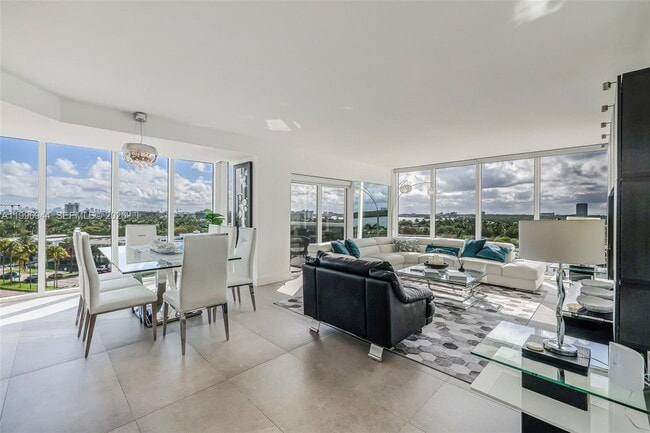 Building Photo - 10275 Collins Ave