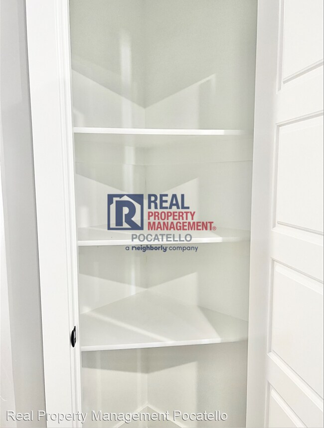 Building Photo - 3 br, 2.5 bath House - 189 Park Lawn #7