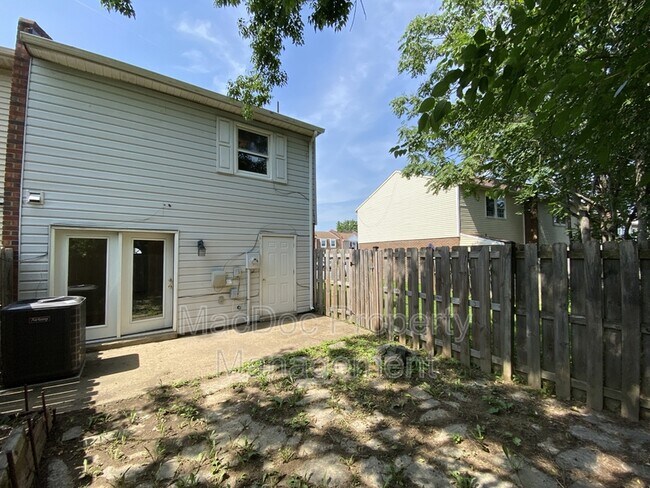 Building Photo - 128 Hickok Cir