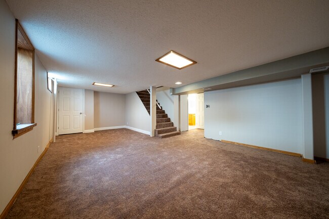 Building Photo - 2116 W 105th St