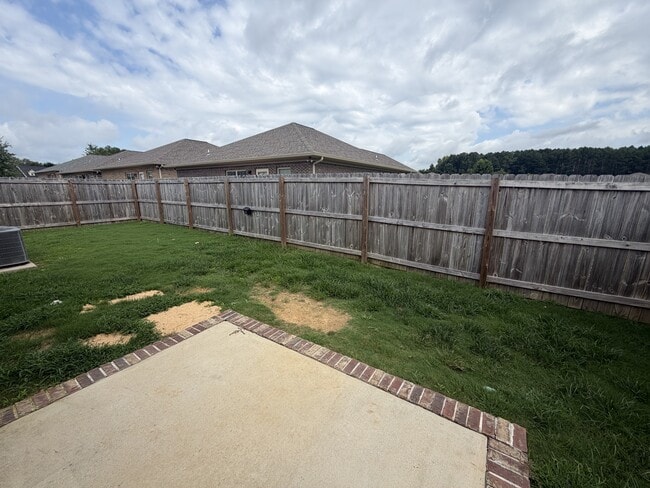 Building Photo - 1511 Heritage Cir SE