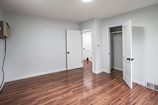 Building Photo - 16 W Linden Ave