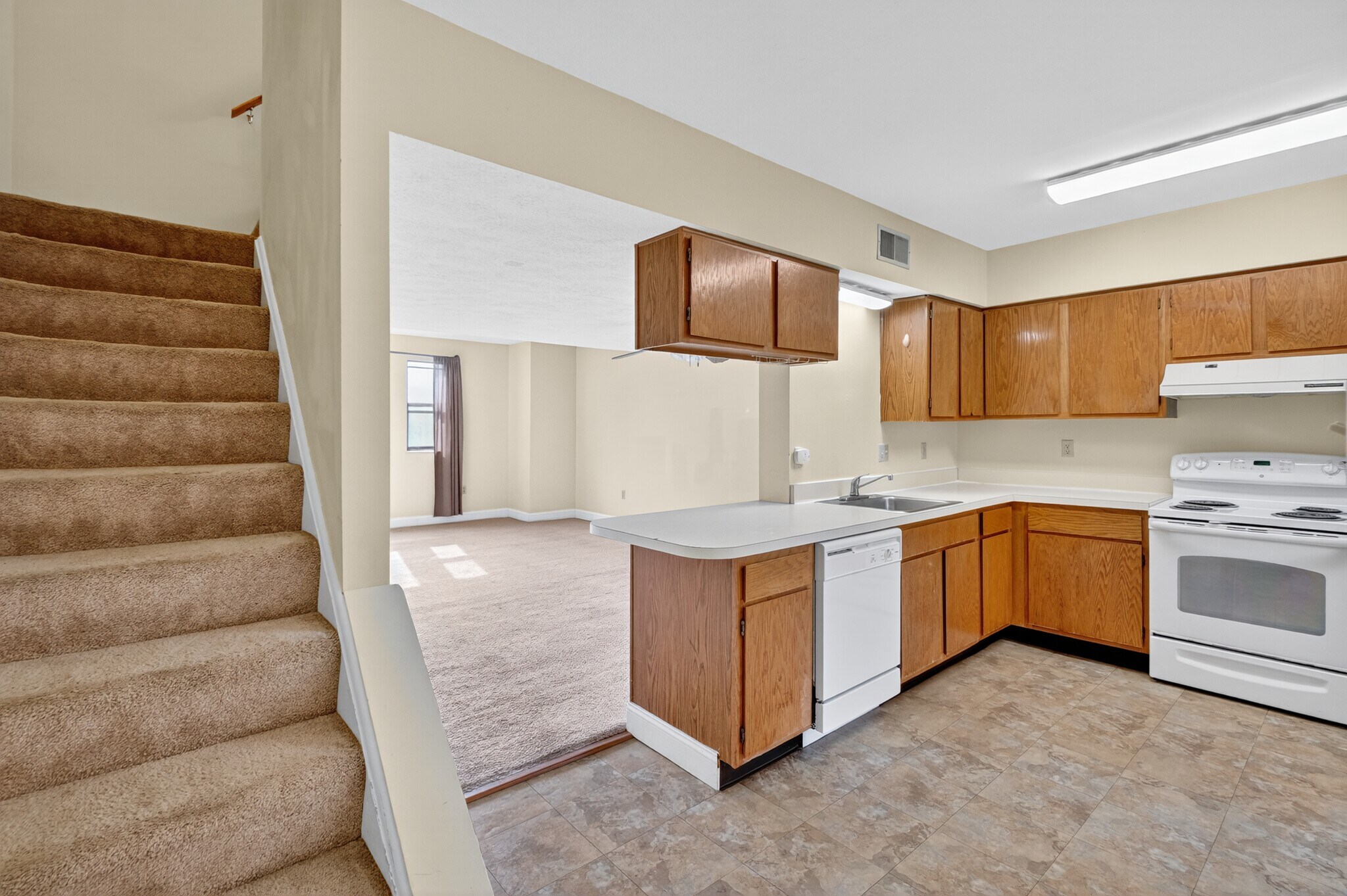 Building Photo - 3242 Niagara Sq