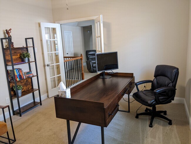 Office/Bedroom4 - 713 Northwood Dr