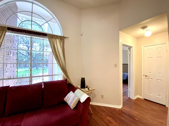 Building Photo - 13706 Morningbluff Dr