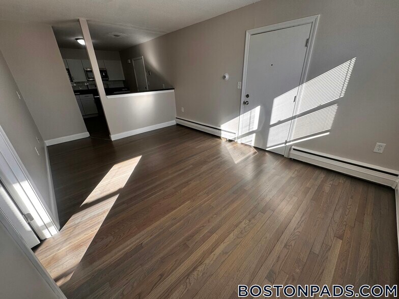 Building Photo - 18 Waugh St