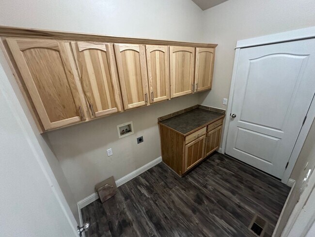 Building Photo - 34659 Castle Dr