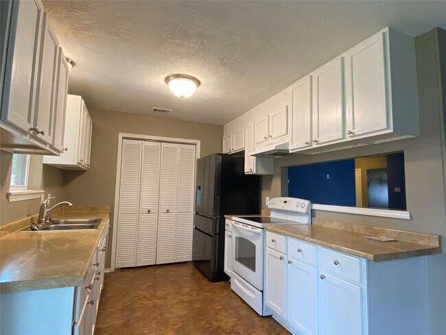 Building Photo - 907 Three Forks Dr