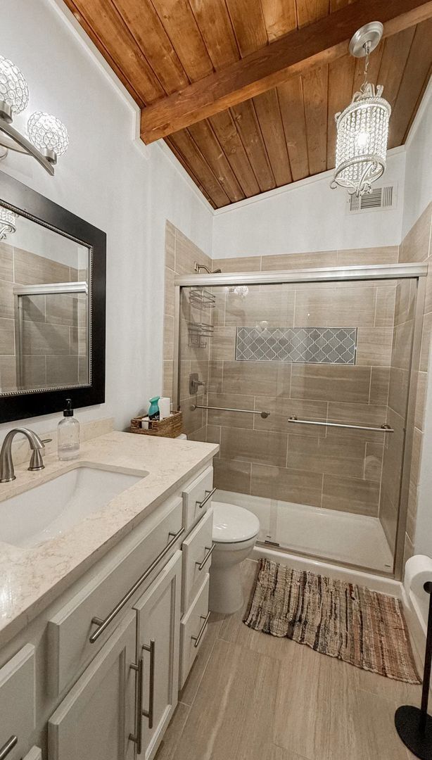 Building Photo - MOVE IN READY!!