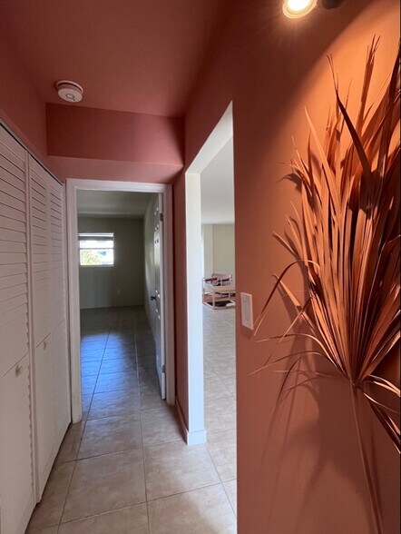 Building Photo - 1615 West Ave