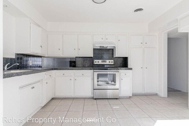 Building Photo - 3600-3610 Dana St