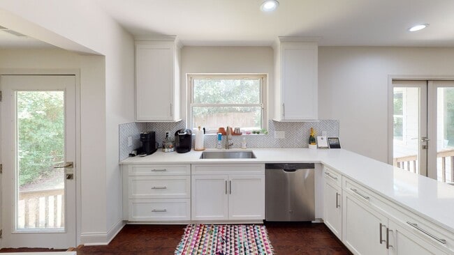 Building Photo - 1329 Mockingbird Ln