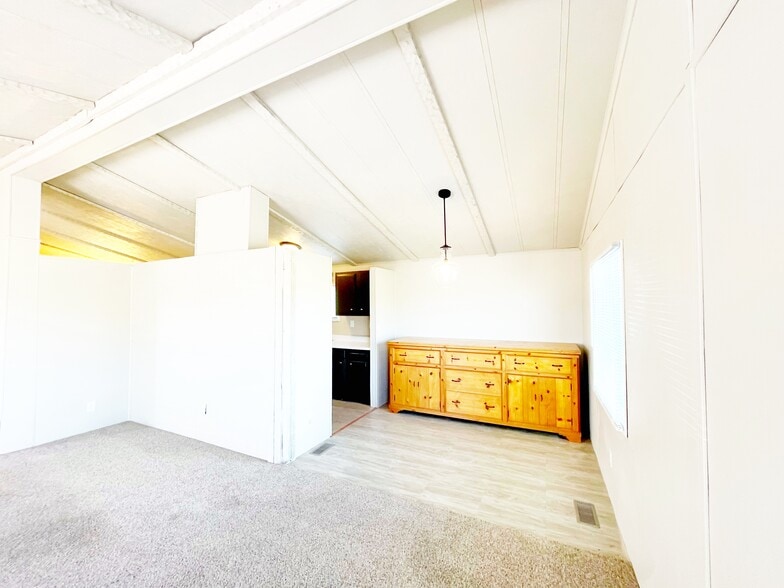 Breakfast Table or Office Space - 3512 Welchester Dr