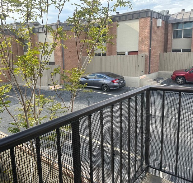 Building Photo - 4433 N Stanton St
