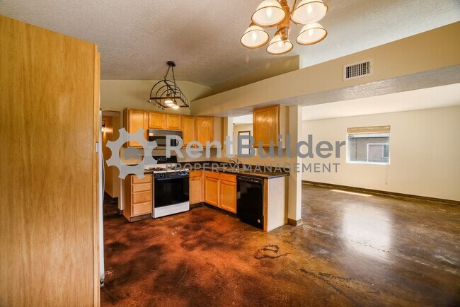 Building Photo - *** LEASE PENDING *** Please apply at your...