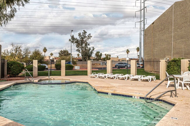 Building Photo - Oasis in Mesa