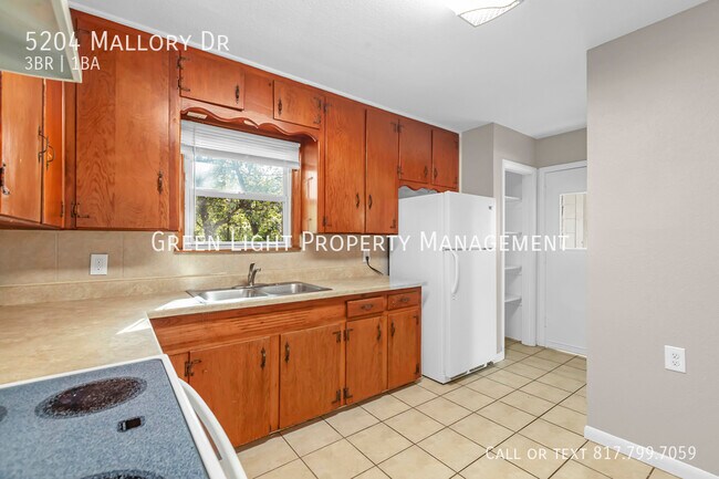Building Photo - 5204 Mallory Dr
