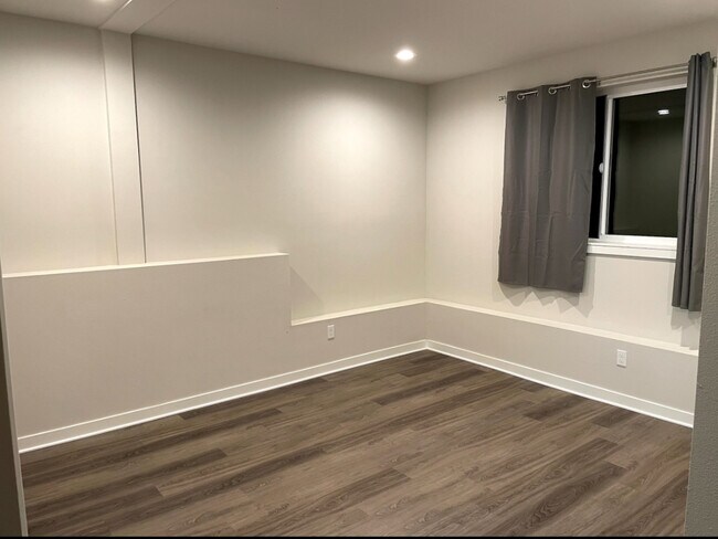 Building Photo - 4979 Onalaska Loop SE