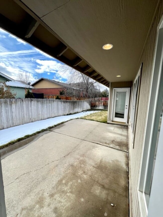 Building Photo - Lovely Single Level 3 Bedroom home in Redmond!