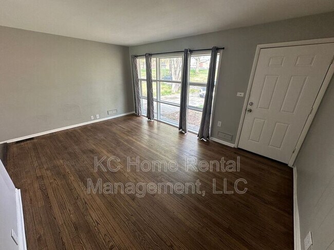 Building Photo - 7309 E 111th Terrace