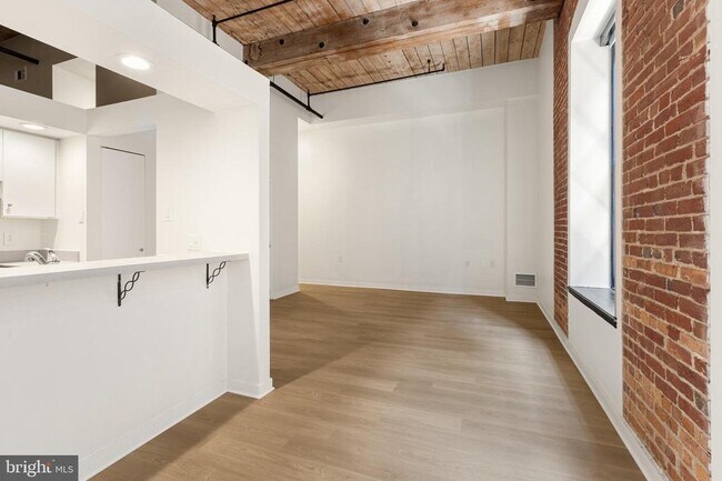 Building Photo - 303 Vine St