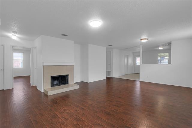 Building Photo - 4001 Country Ln
