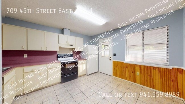 Building Photo - 709 45th St E