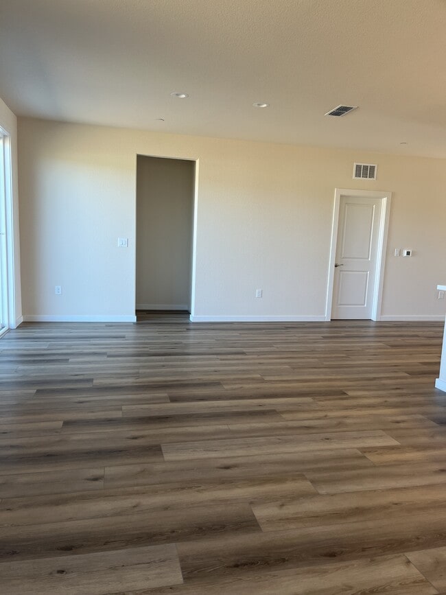 Building Photo - 1761 Lockwood Dr