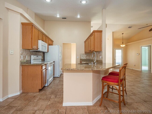 Building Photo - 141 39th Dr
