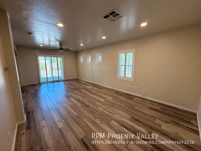 Building Photo - 12014 W Hopi St