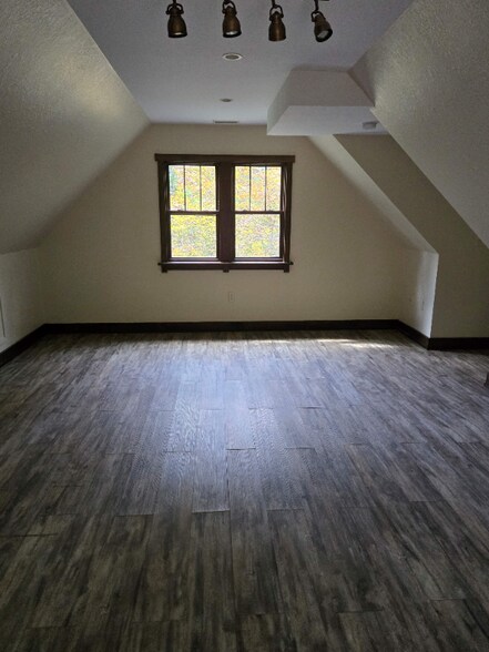 Building Photo - 33 Hoyt Rd