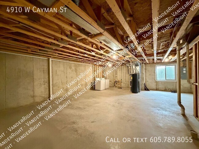 Building Photo - 4910 W Cayman St