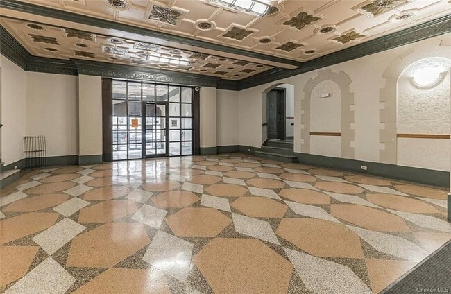 Building Photo - 2081 Cruger Ave