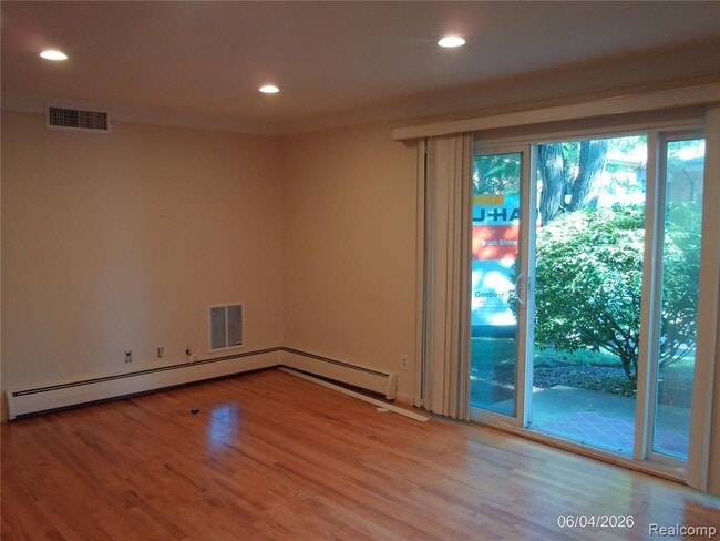 Building Photo - 1253 Island Dr