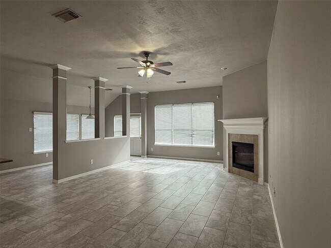 Building Photo - 16126 Saxon Hollow Ln