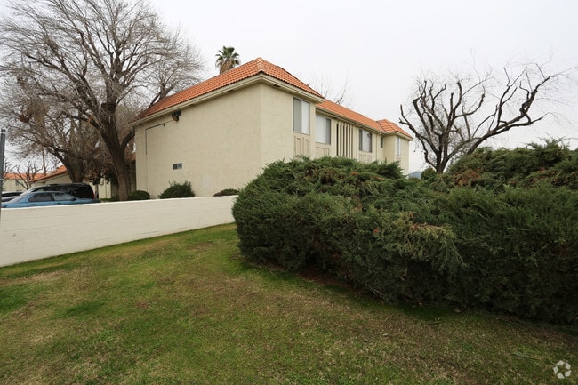 Building Photo - Royal Palm Apartment