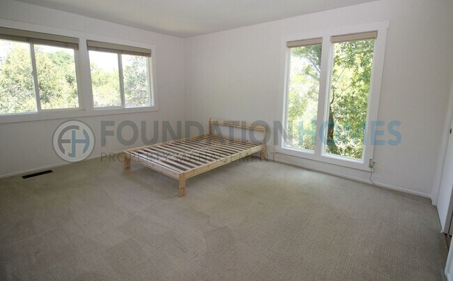 Building Photo - Mountain View Retreat in the Heart of Fairfax- 3BD/1BA Home with Expansive Deck- FOUNDATION