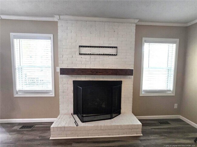 Building Photo - 6873 Brasswood Dr