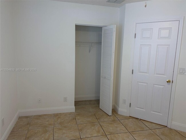 Building Photo - 9020 Lake Park Cir N