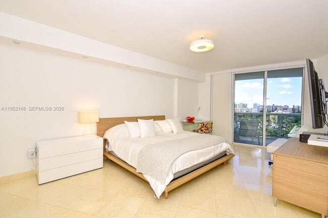 Building Photo - 17201 Collins Ave