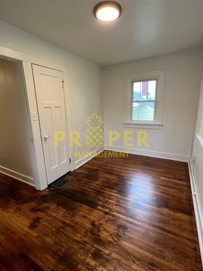 Building Photo - 3 bedrooms 1 bathrooms house for rent