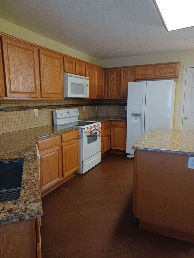 Building Photo - Cozy 2 bedrooms 2 bathroom duplex.