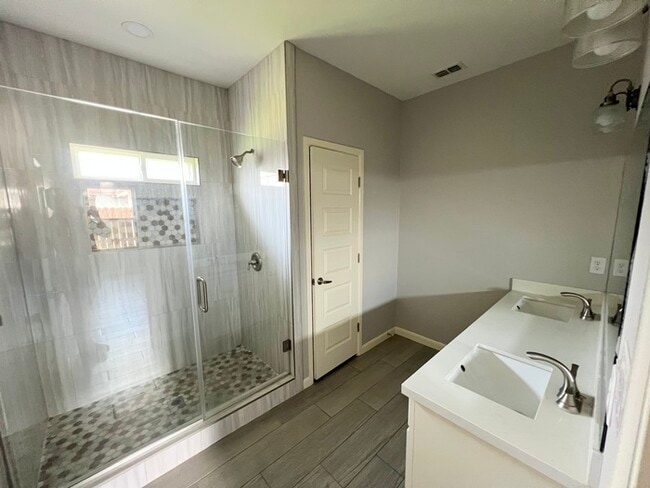 Building Photo - 1862 Castillo St