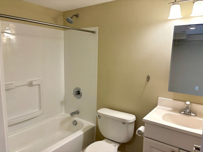 Building Photo - University Park Home with Finished Basemen...