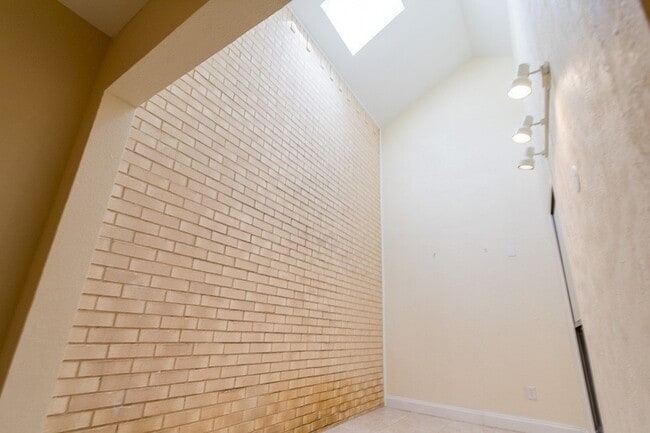 Building Photo - 14816 Sopras Cir