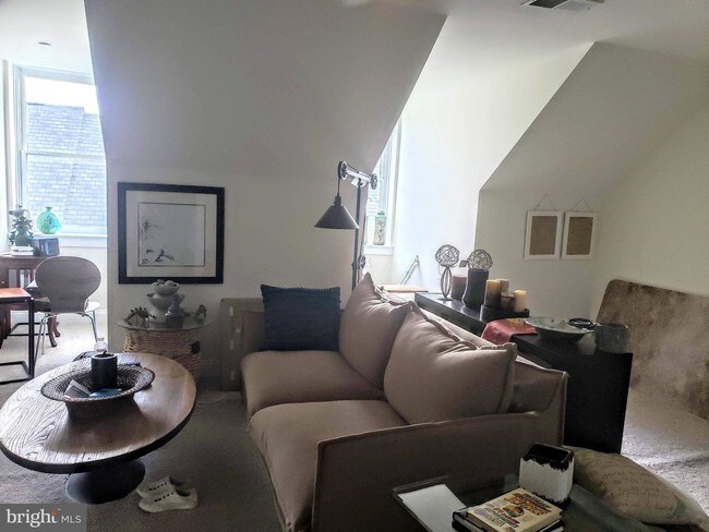 Building Photo - 22 Maxwell Square