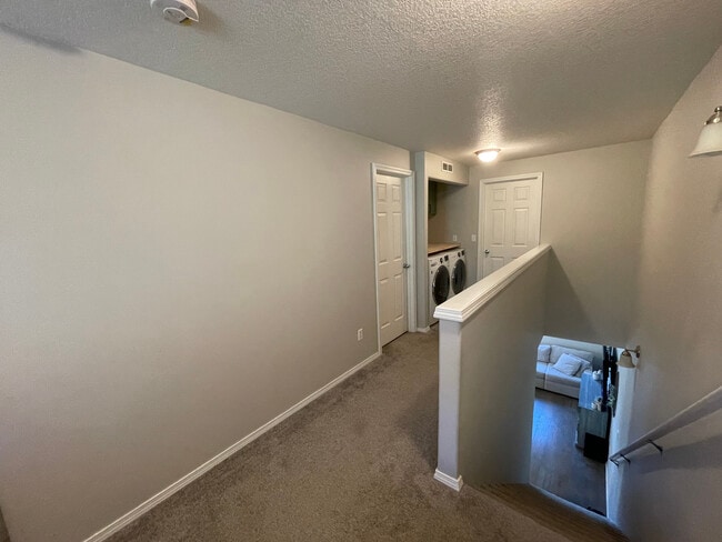 Building Photo - 527 Whitney Dr